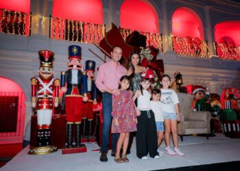 Alcalde JM Unánue enciende el Árbol de Navidad en el “corazón” de Boca