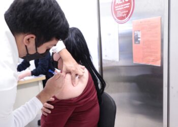 Contra influenza y COVID, acude por tu vacuna al centro de salud más cercano