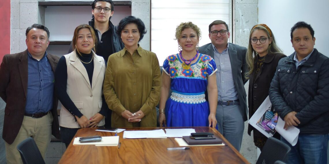 Atiende presidenta de la Comisión de Desarrollo Urbano a autoridades de Papantla