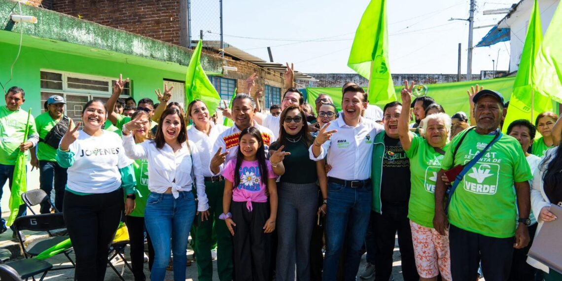 Arranca Rafa Alarcón en colonias de Xalapa la campaña de afiliación.