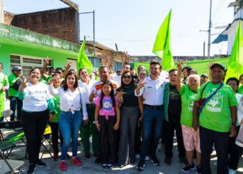 Arranca Rafa Alarcón en colonias de Xalapa la campaña de afiliación.