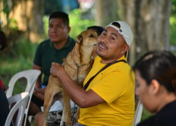 Lleva Rafa Fararoni campaña de esterilización de mascotas a Ranchoapan