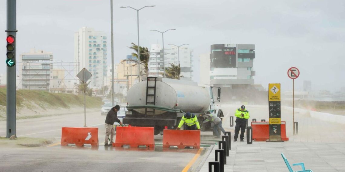 Fuerzas de Tarea de Boca del Río atendieron 52 reportes derivados del Frente Frío 24: Alcalde JM Unánue