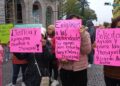 Familiares de dos jóvenes desaparecidos en la ciudad de Veracruz bloquearon el centro de Xalapa para pedir atención de las autoridades