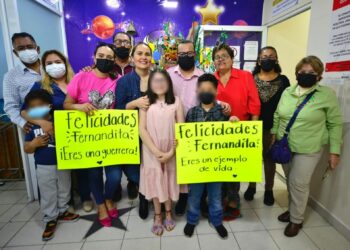 En el Día Mundial contra el Cáncer, la menor Karla Fernanda tocó la campana y recibió alta definitiva en el CECAN