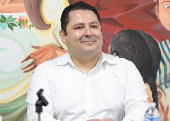 Trasciende, el todavía titular del IVAI sería el relevo de Verónica Hernández Giadans en la Fiscalía