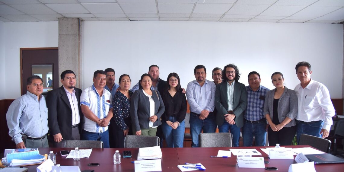 Dialogan comisiones del Congreso con autoridades de Ixhuatlán de Madero
