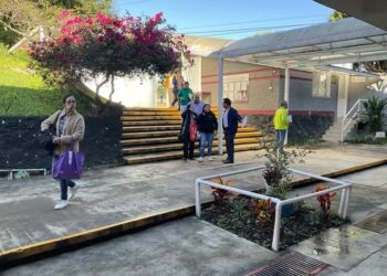 En el COBAEV 35 de Xalapa, madres de familia acusan a maestra de ejercer violencia contra sus alumnos, aplica la de “la letra con sangre entra”