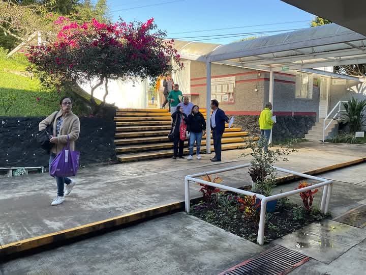 En el COBAEV 35 de Xalapa, madres de familia acusan a maestra de ejercer violencia contra sus alumnos, aplica la de “la letra con sangre entra”