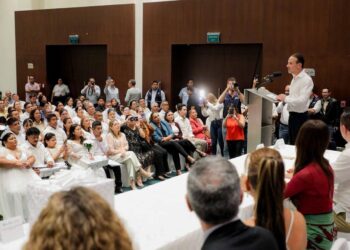 Alcalde JM Unánue da certeza jurídica a 150 parejas en las Bodas Colectivas 2025