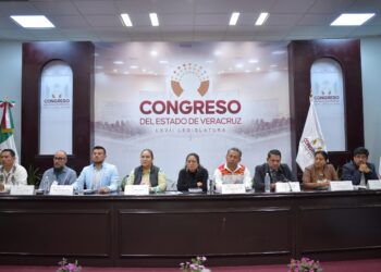 Maestro al aula y no a la jaula, advierte la titular de la SEV, Claudia Tello