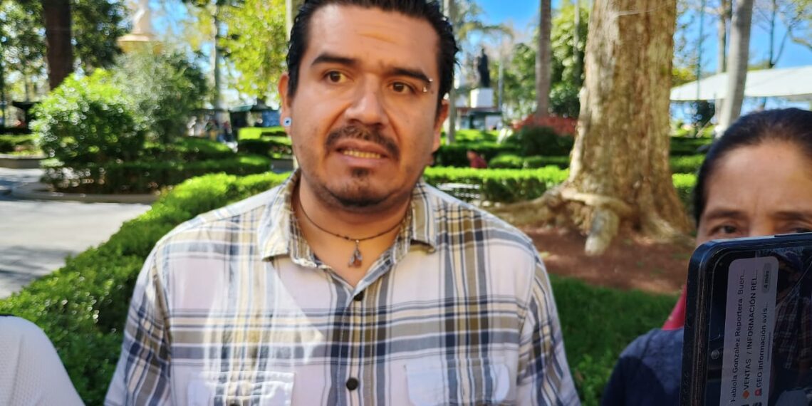 Usuarios de CMAS-Coatepec, exigen la renuncia del titular ante cobros excesivos