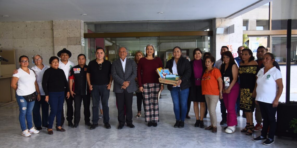 Inaugura diputada expoventa de artesanías en el Congreso