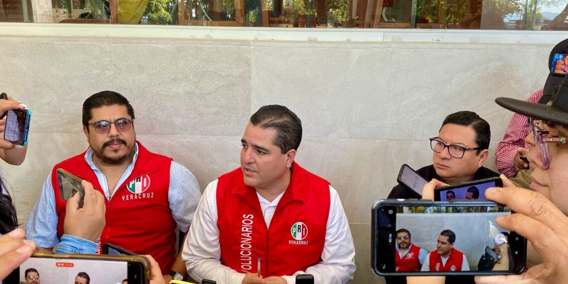 PRI Veracruz recibió cientos de solicitudes de registros de aspirantes a las presidencias municipales