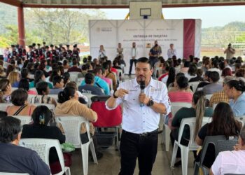 Con valores familiares y educación, formaremos generaciones comprometidas con el pueblo: Gómez Cazarín