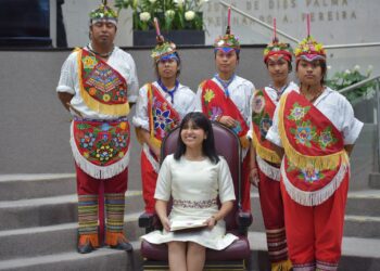 Entrega Congreso de Veracruz Premio Estatal de la Mujer a la mejor estudiante del mundo