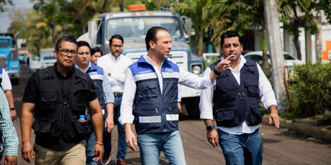 Alcalde JM Unánue supervisa obra de pavimentación en el Infonavit Las Vegas