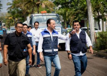 Alcalde JM Unánue supervisa obra de pavimentación en el Infonavit Las Vegas