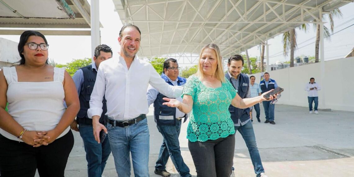 Alcalde JM Unánue entrega domo y barda a jardín de niños de la colonia Carranza
