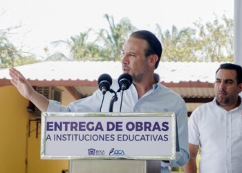 Alcalde Juan Manuel Unánue entrega domo nuevo a la Secundaria General “Ejército Mexicano”