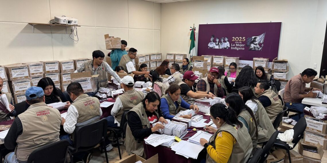 Becas “Benito Juárez” nivel medio superior ayudarán a 88 mil 773 veracruzanos a alcanzar sus sueños: Gómez Cazarín