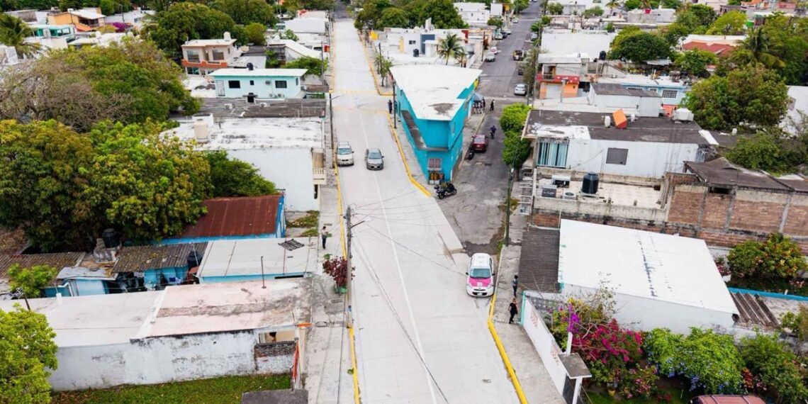 Entrega Alcalde JM Unánue pavimentación de la calle José González Herrera en la colonia Primero de Mayo Sur