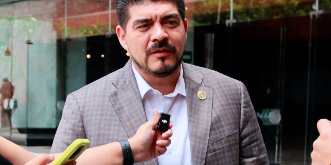 Zenyazen Escobar responde a Manuel Huerta: “No llores como Magdalena mientras traicionas al Partido”