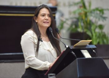 Plantea diputada Montserrat Ortega simplificar trámite de cambio de nombre
