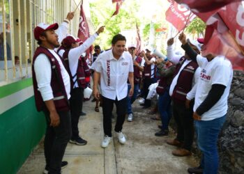 En San Andrés Tuxtla no habrá escuela pequeña: Rafa Fararoni