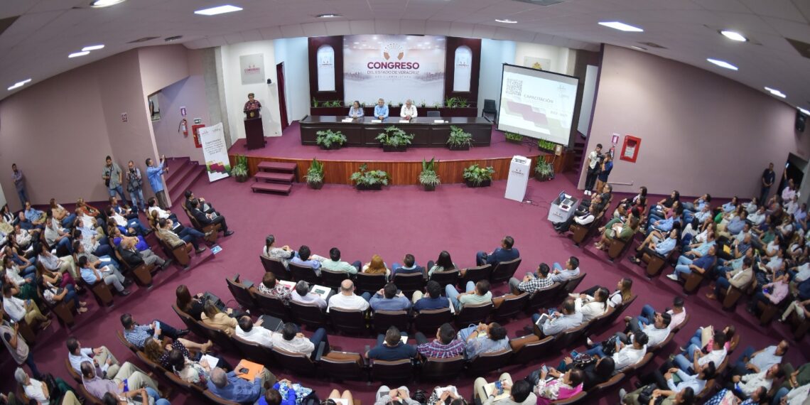 Capacitan Congreso y Orfis a autoridades municipales en materia de entrega-recepción