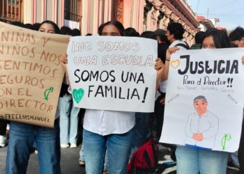 Escándalo en la prepa Juárez de Xalapa, su director es acusado de acoso sexual en contra de estudiantes