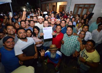 Rafa Fararoni recibe constancia de mayoría como alcalde electo de San Andrés Tuxtla