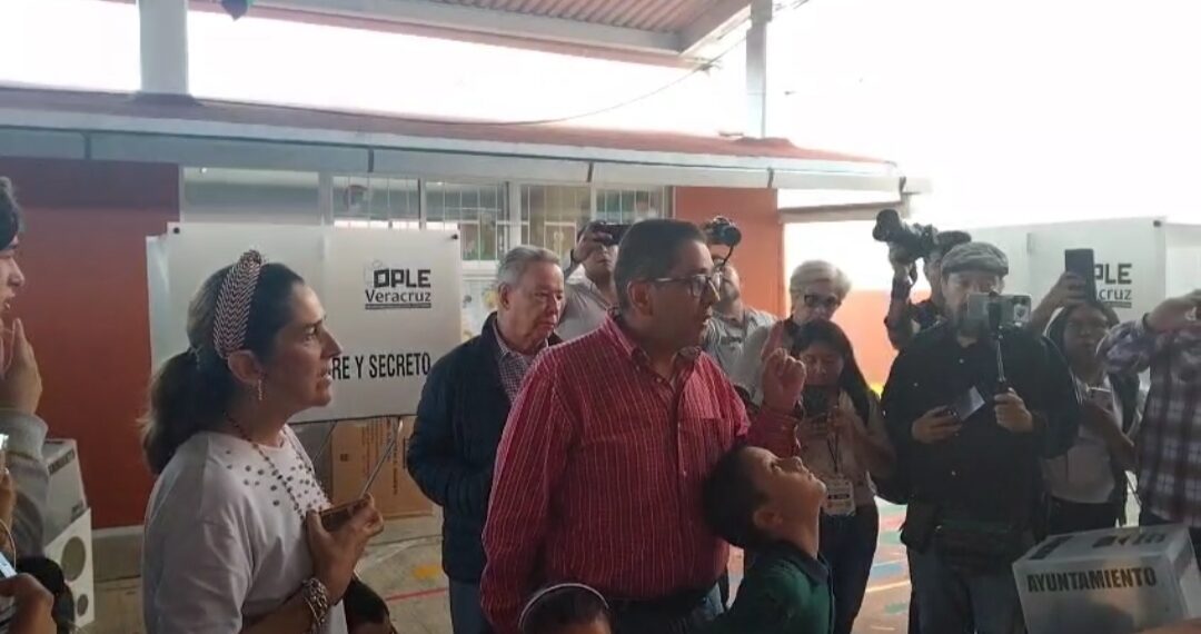 En Xalapa, candidato del PRI, Silvio Lagos Galindo denuncia irregularidades en la conformación de mesa de casilla donde le tocó votar