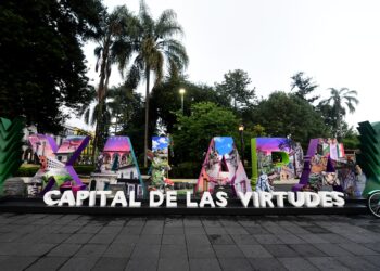 Develan Letras Turísticas de Xalapa en el Parque Juárez