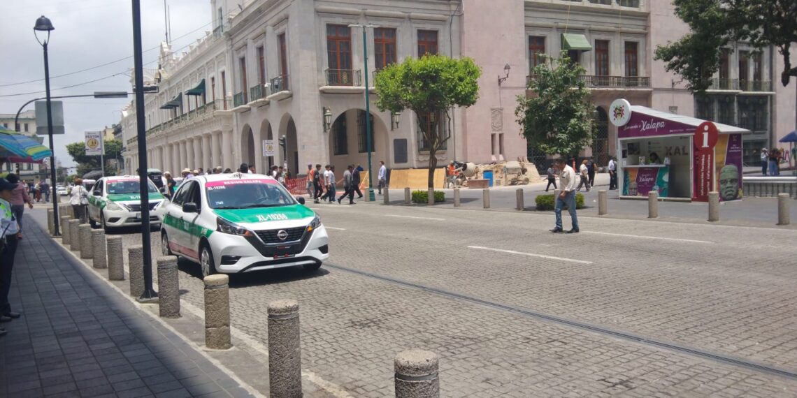Taxistas conformes con la pura adecuación a las tarifas y piden se mantenga la prohibición de UBER en Veracruz