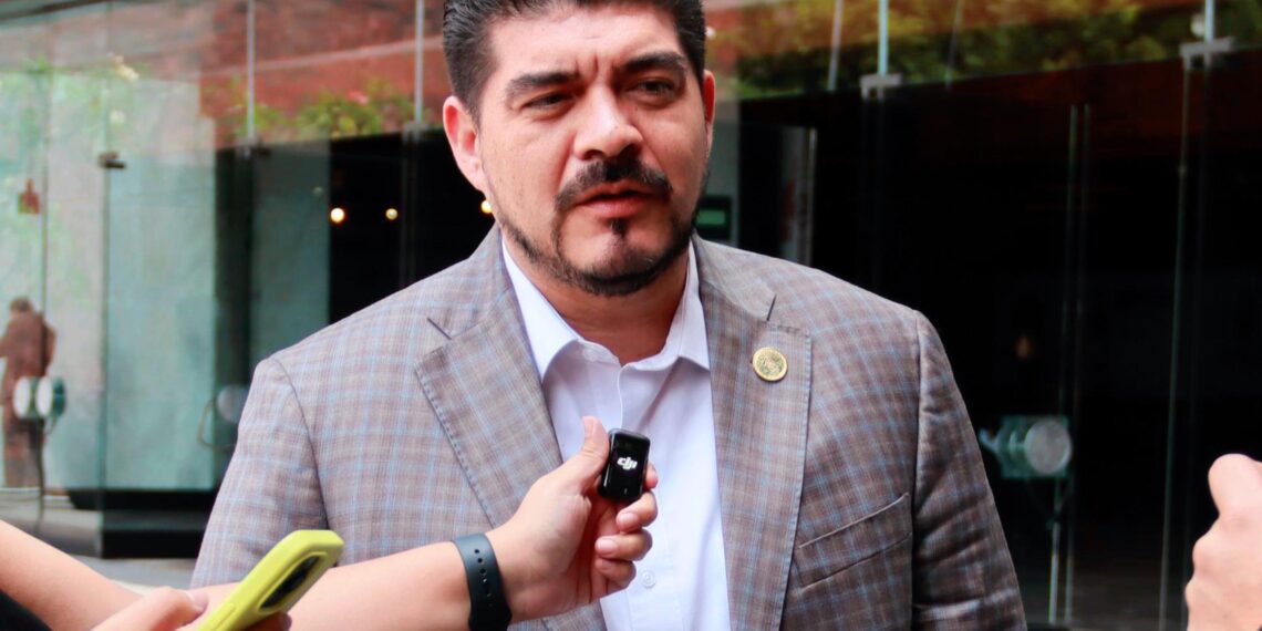 Zenyazen Escobar responde a Duarte: “Debería callarse y cumplir su condena”