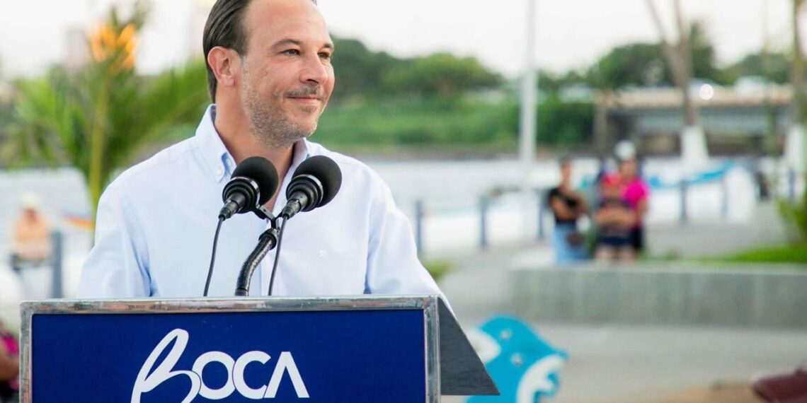 Reinaugura Alcalde JM Unánue la Plaza Banderas y devela estatua del Niño Pescador