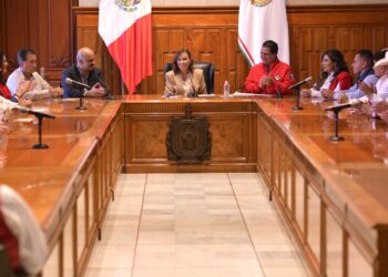 Gobernadora Rocío Nahle sostiene encuentro con alcaldes electos del PRI