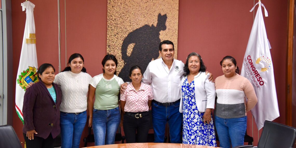 Atiende diputado Esteban Bautista a la ciudadanía veracruzana