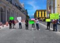 En Xalapa, un grupo de taxistas bloquearon la calle Enriquez en protesta por las nuevas tarifas