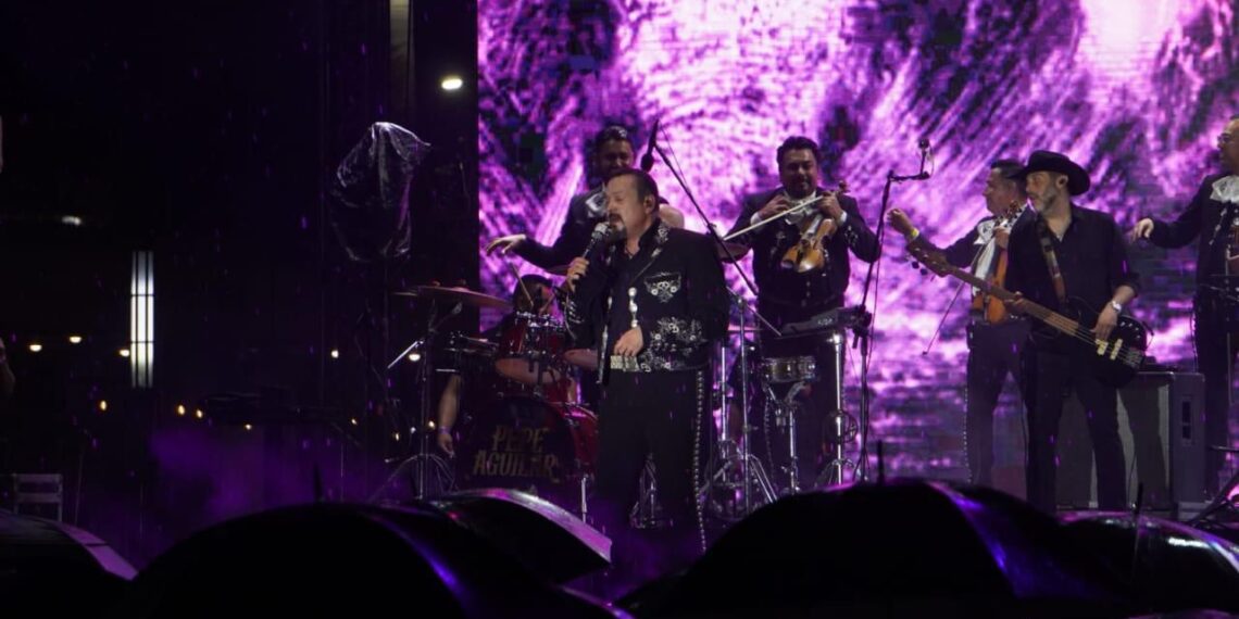 Pepe Aguilar impone una velada romántica en las Fiestas de Santa Ana 2025