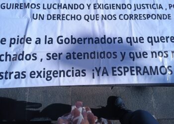 Inician plantón indefinido trabajadores de la Unión de Beneficiarios del Seguro de Vida Institucional de Veracruz
