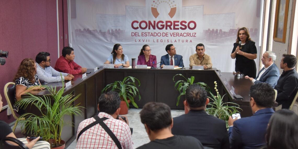 Firman Congreso y Universidad de Xalapa convenio de colaboración