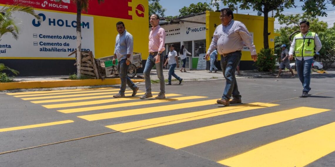 Alcalde JM Unánue deja recién pavimentada la avenida Úrsulo Galván en la Primero de Mayo