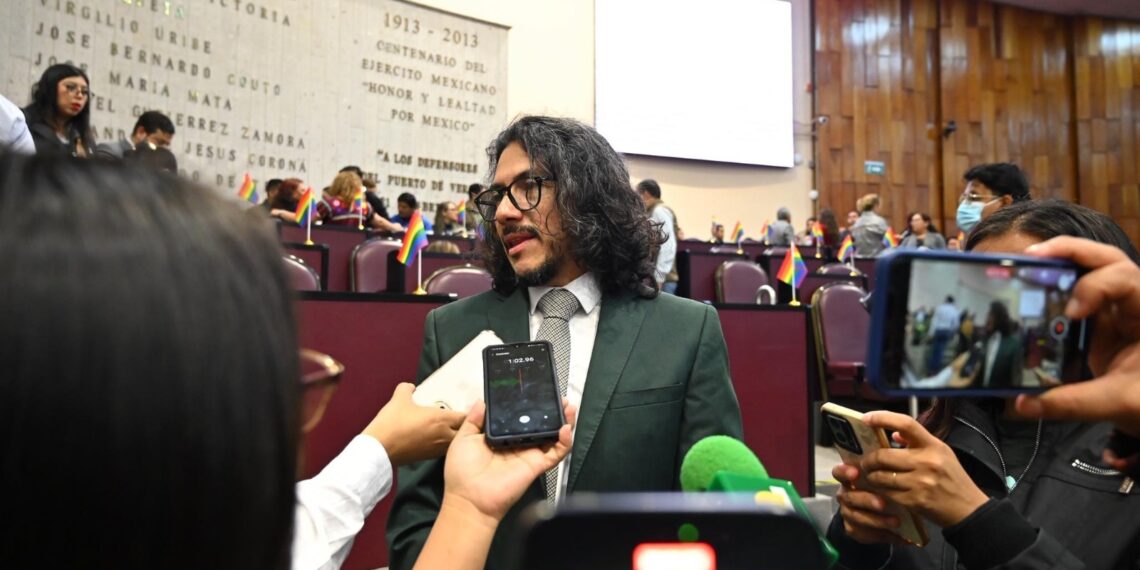 Que ingresos de tiendas escolares se queden en planteles, confía Carlos Marcelo Ruiz