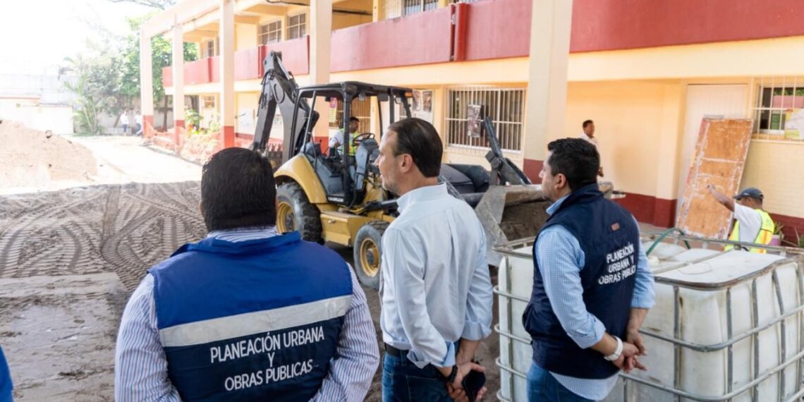 Alcalde JM Unánue reafirma su compromiso con la educación y el deporte en Boca del Río