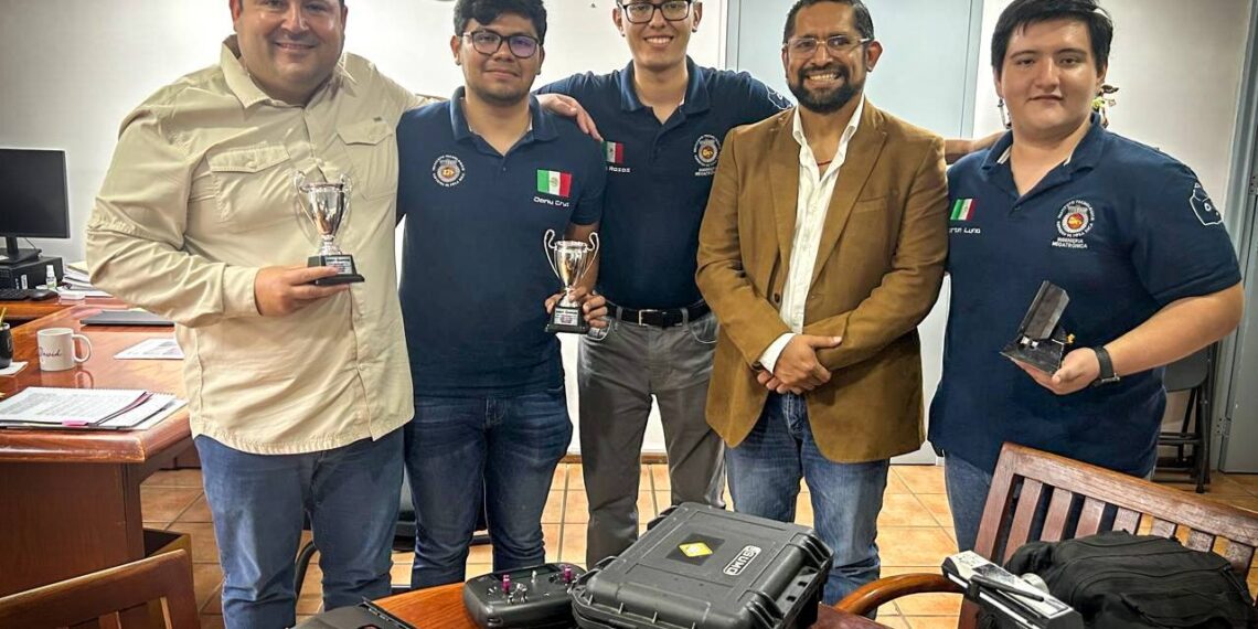Estudiantes del Tecnológico de Poza Rica ganaron el concurso internacional de robótica “Cero Latitud”, celebrado en Quito, Ecuador