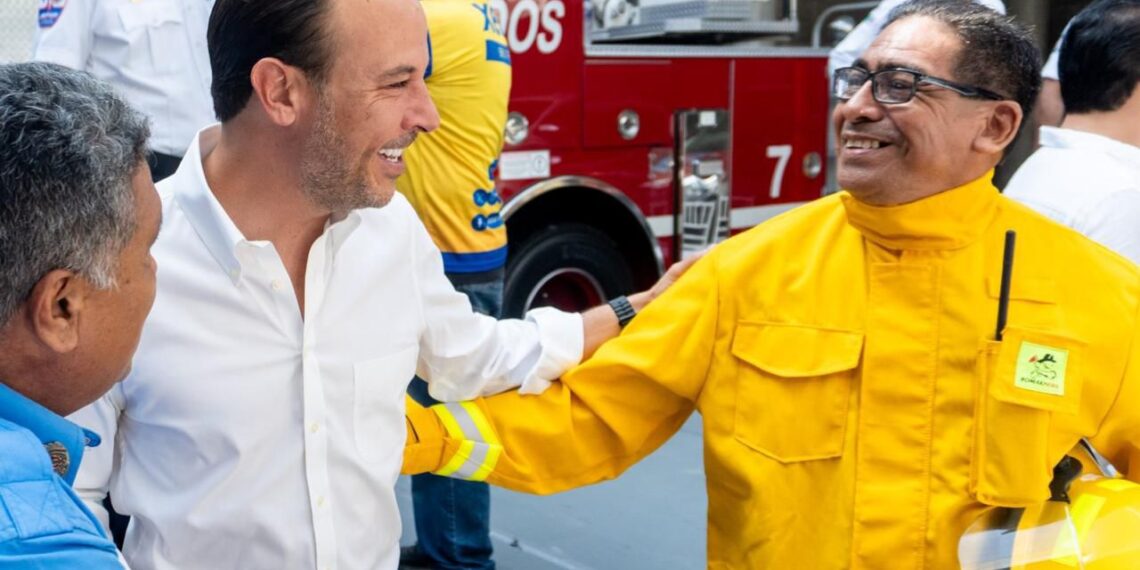 Reconoce Alcalde Juan Manuel Unánue labor de los bomberos en su día