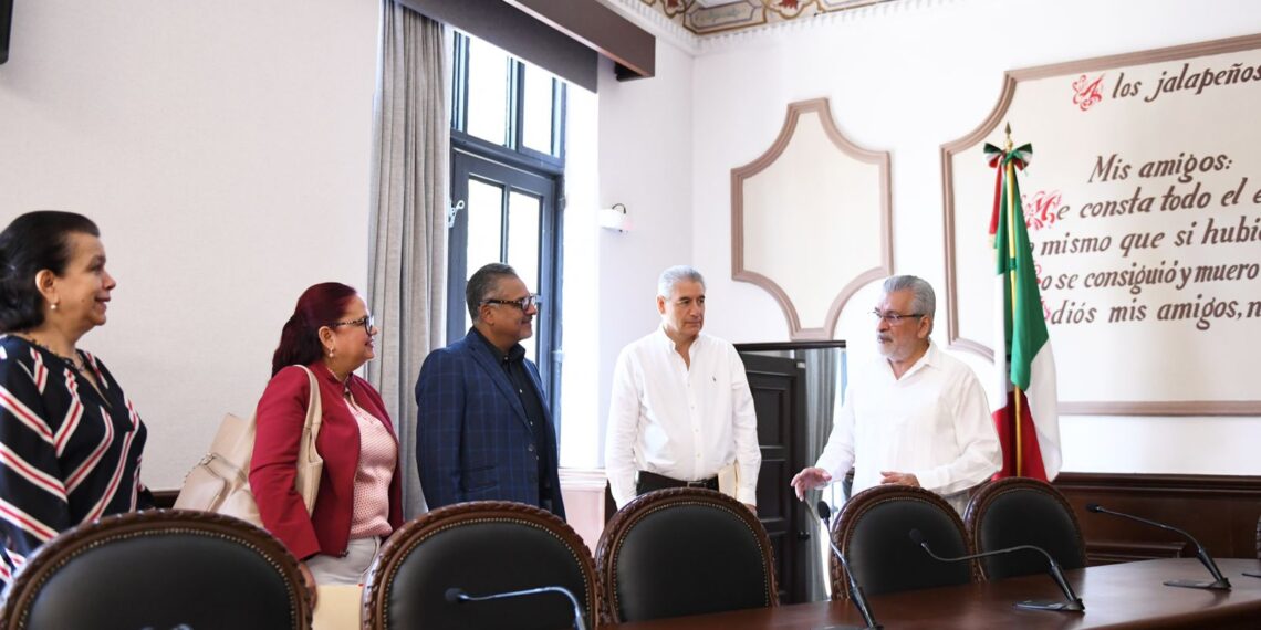 Recibe Alberto Islas a Daniela Griego en Palacio Municipal