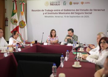 Rocío Nahle y Zoé Robledo coordinan acciones para garantizar atención médica de calidad en Veracruz